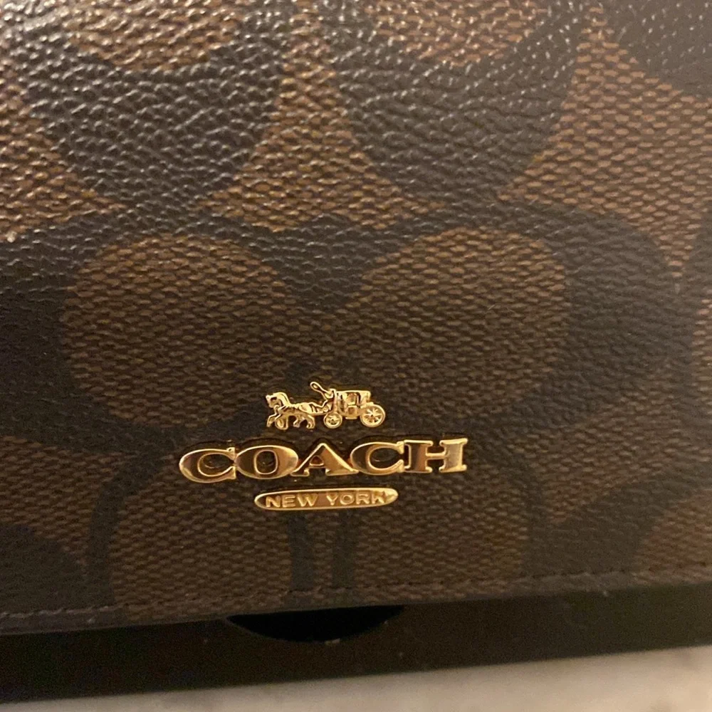 692 Coach mini wallet on cb chain NWOT - Picture 2 of 7